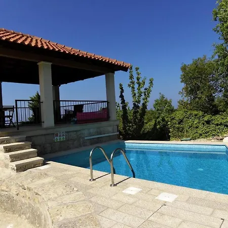 Skylight - Two Bedroom With Swimming Pool And Garden View Apartman
